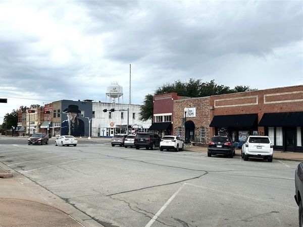 103 E Franklin Street, Hillsboro, TX 76645