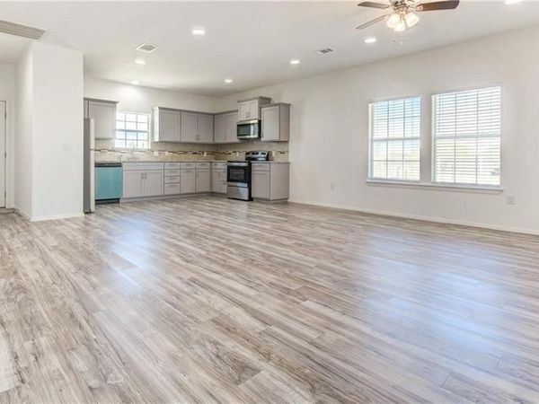 141 Everest CV, Dale, TX 78616