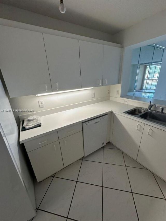 9587 Weldon Cir, Unit B203, Tamarac, FL 33321 Photo