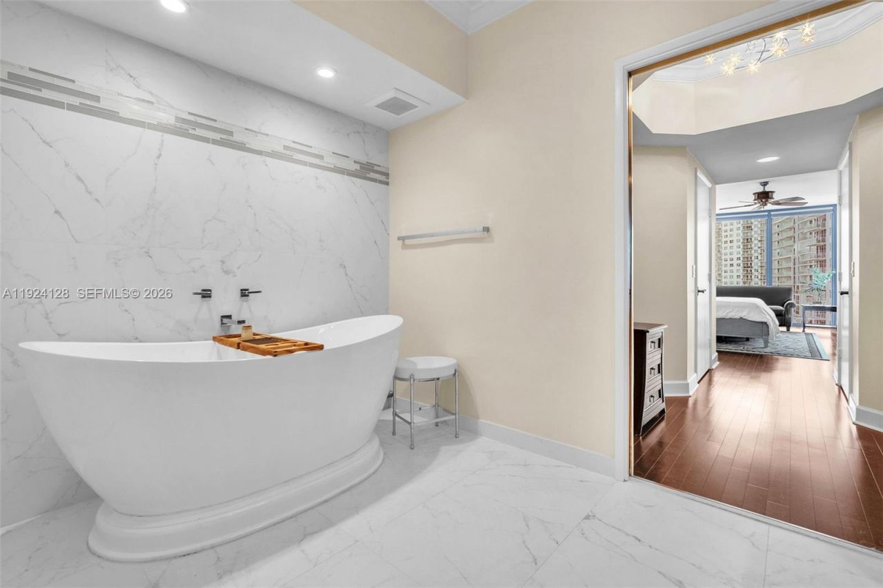 333 Las Olas Way, Unit 1705, Fort Lauderdale, FL 33301 Photo