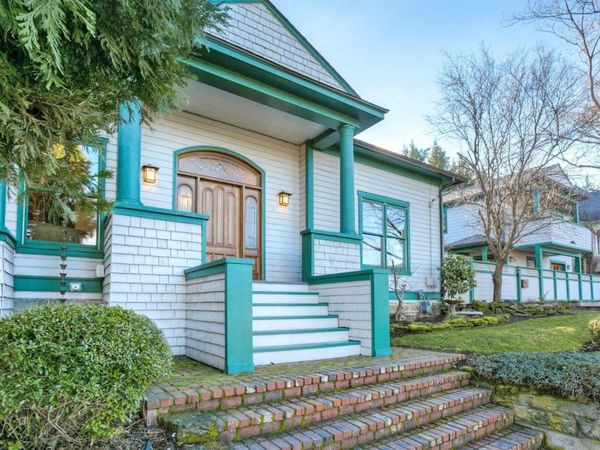 19 Gresham Street, Ashland, OR 97520