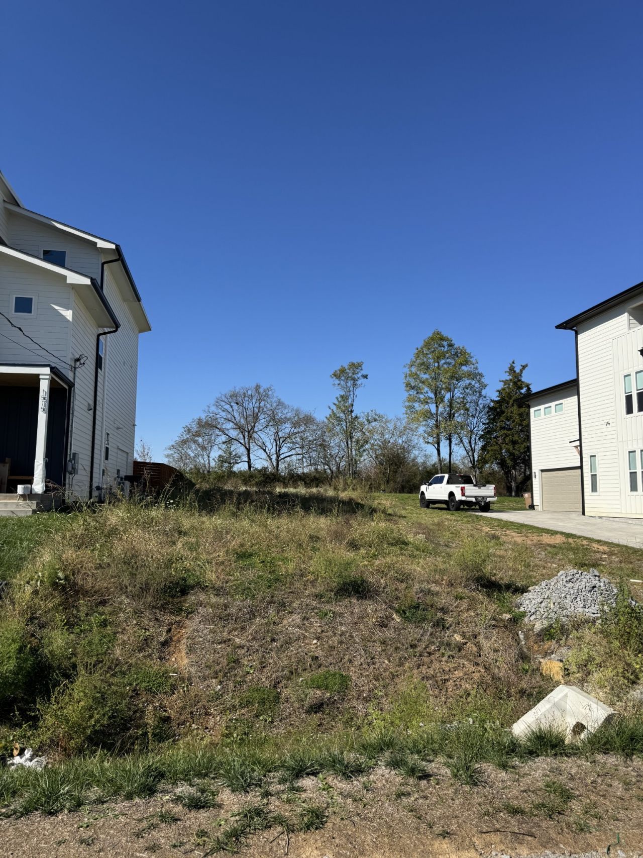 1527 E Stewarts Ln, Nashville, TN 37218 Main Photo