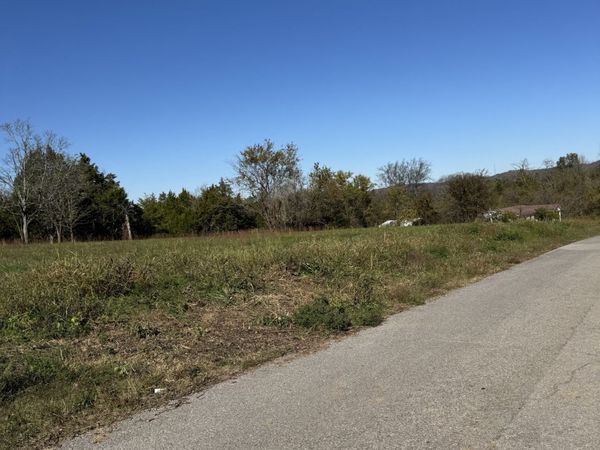 1555 E Stewarts Ln, Nashville, TN 37218