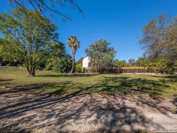 529 Geneseo, Terrell Hills, TX 78209