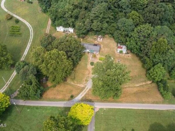 221 Hurst Hollow Road, Bean Station, TN 37708