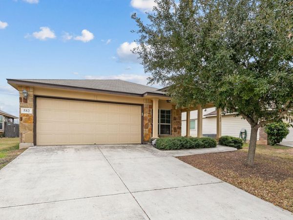 582 Briggs DR, New Braunfels, TX 78130