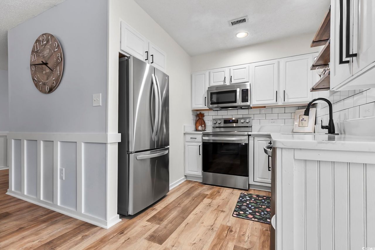 400 Melrose Dr. Photo 10