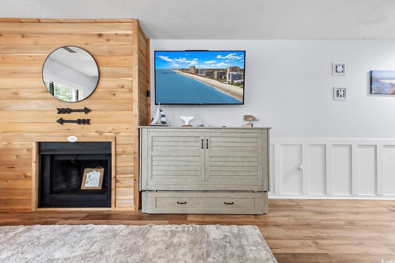 400 Melrose Dr. Photo 4