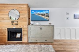 400 Melrose Dr. photo 4