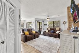 400 Melrose Dr. photo 4