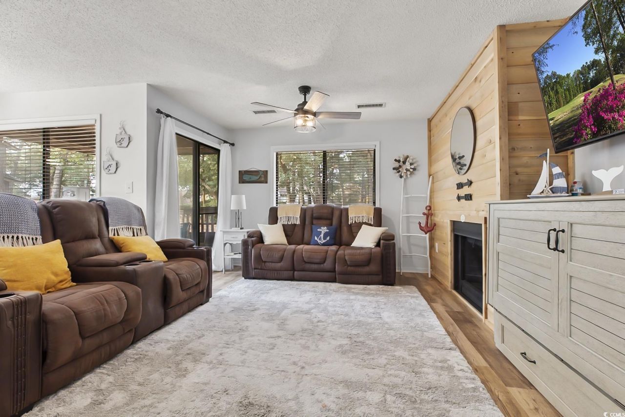 400 Melrose Dr. Photo 6