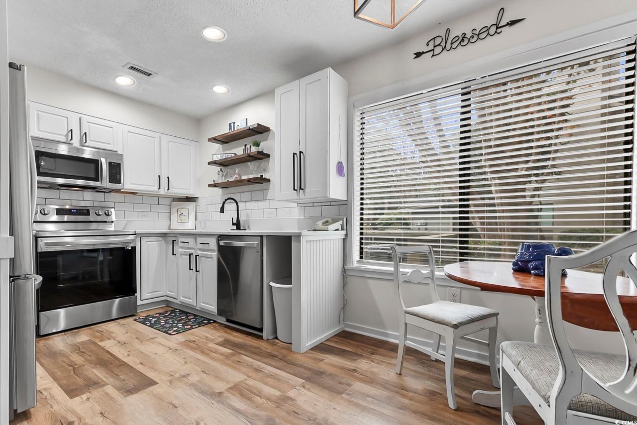 400 Melrose Dr. Photo 9