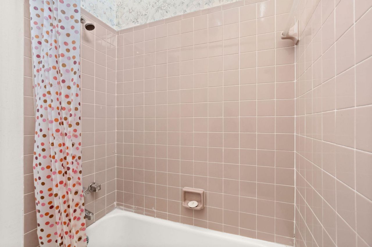 17 Charlotte Street Photo 15