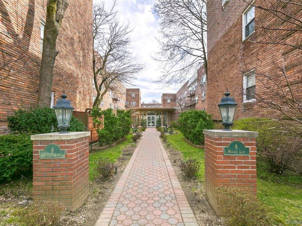 6-8 Wooleys Lane, Unit B-34, Great Neck, NY 11023