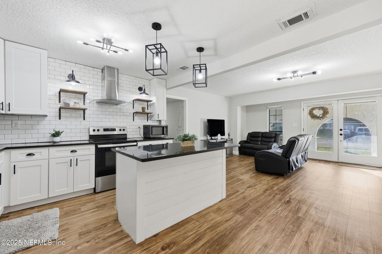 3517 Cesery Boulevard, Jacksonville, FL 32277 Photo
