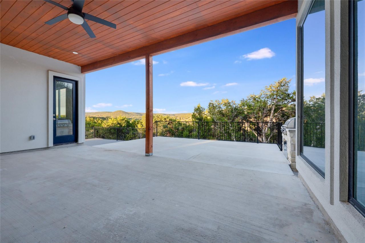 8009 Flintlock Cir, Lago Vista, TX 78645 Main Photo