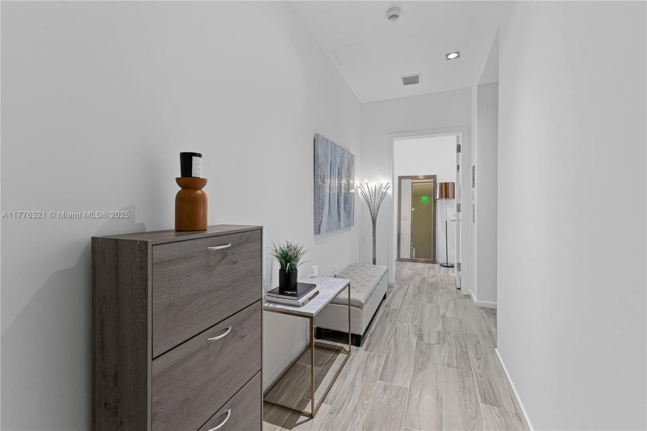 801 S Miami Ave, Unit 5209, Miami, FL 33130 Photo