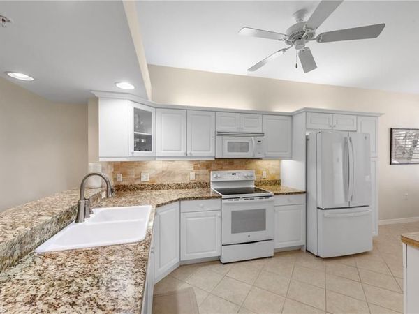 2370 Hidden Lake CT, Unit 8301, NAPLES, FL 34112
