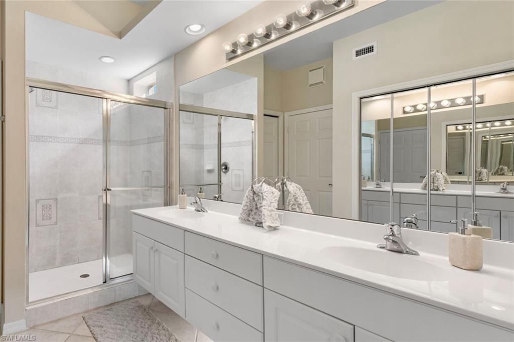 2370 Hidden Lake Ct, Unit 8301, Naples, FL 34112 Photo