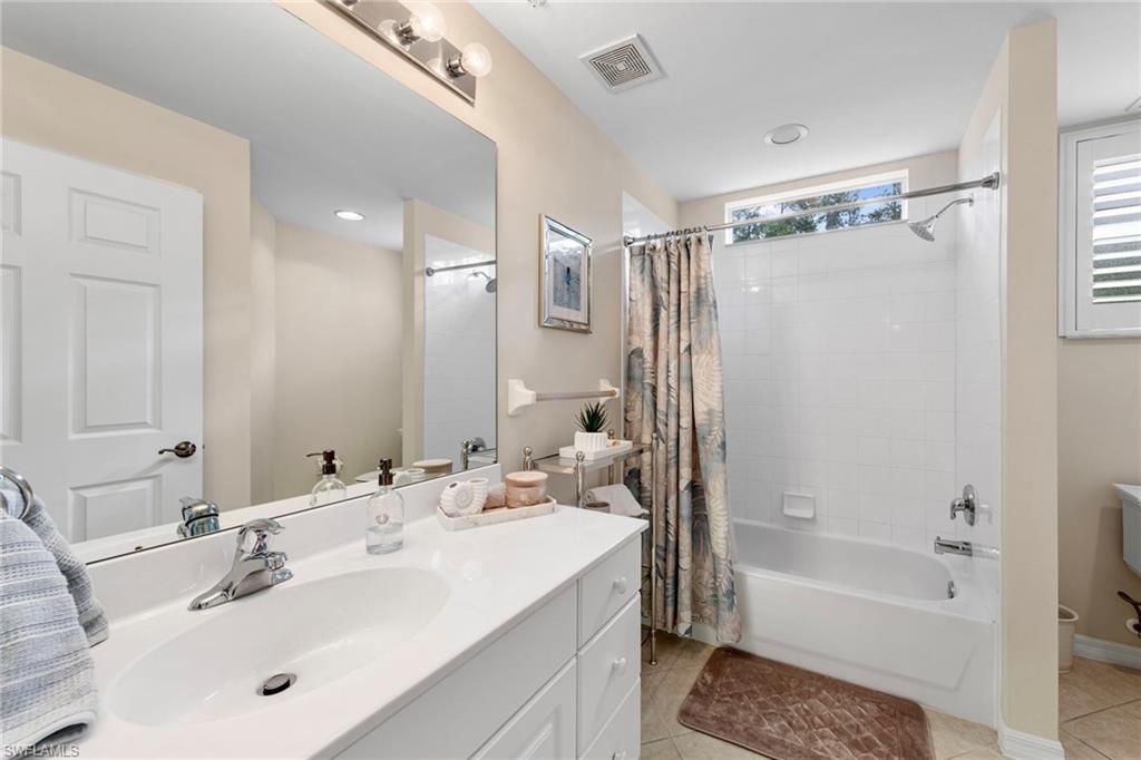 2370 Hidden Lake Ct, Unit 8301, Naples, FL 34112 Photo