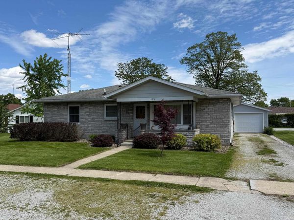 121 N Market Street, Francesville, IN 47946