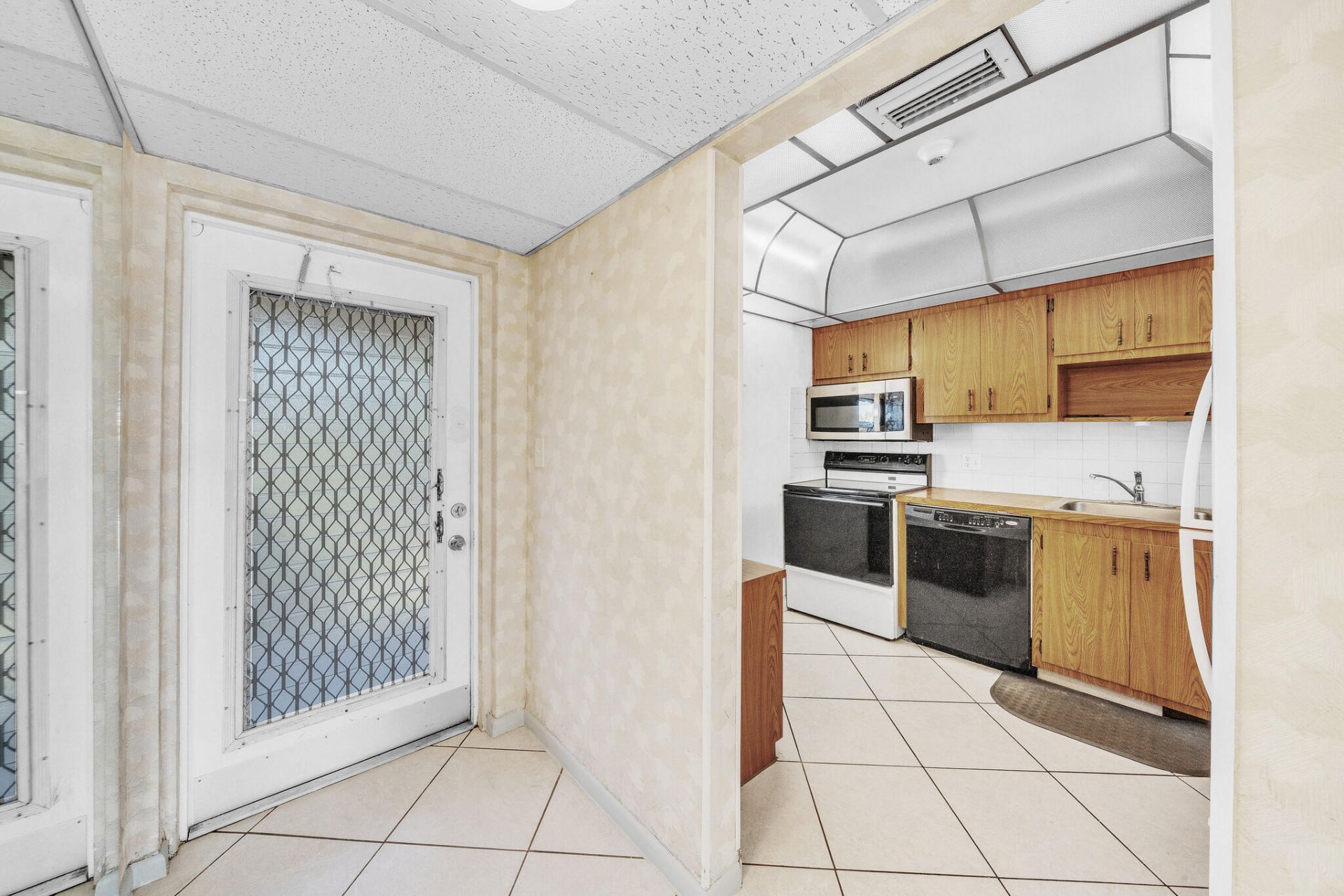 1035 Country Club Drive, Unit 407, Margate, FL 33063 Photo