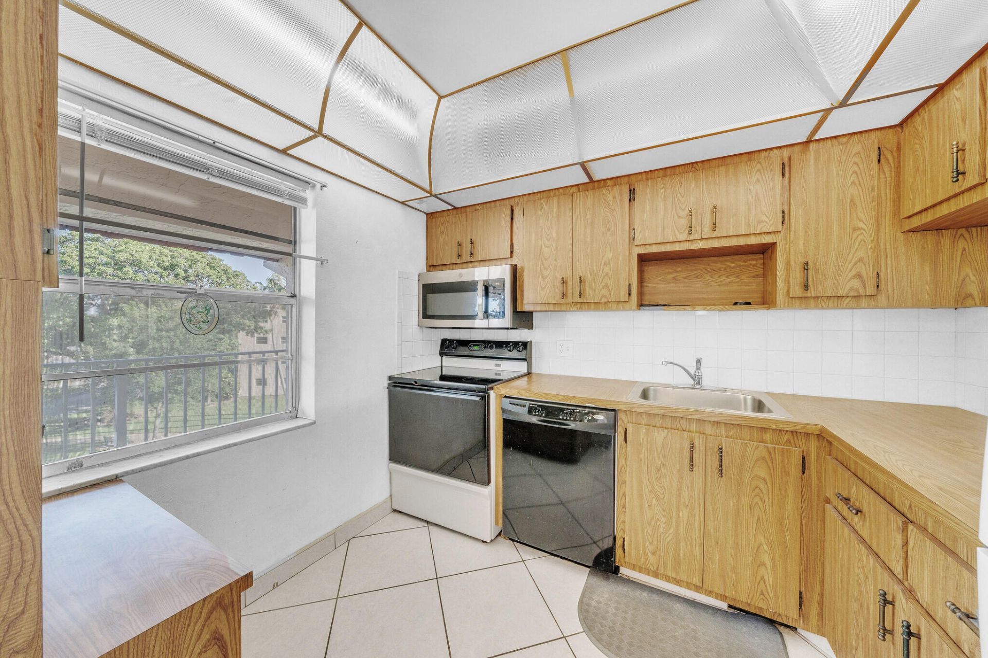 1035 Country Club Drive, Unit 407, Margate, FL 33063 Photo