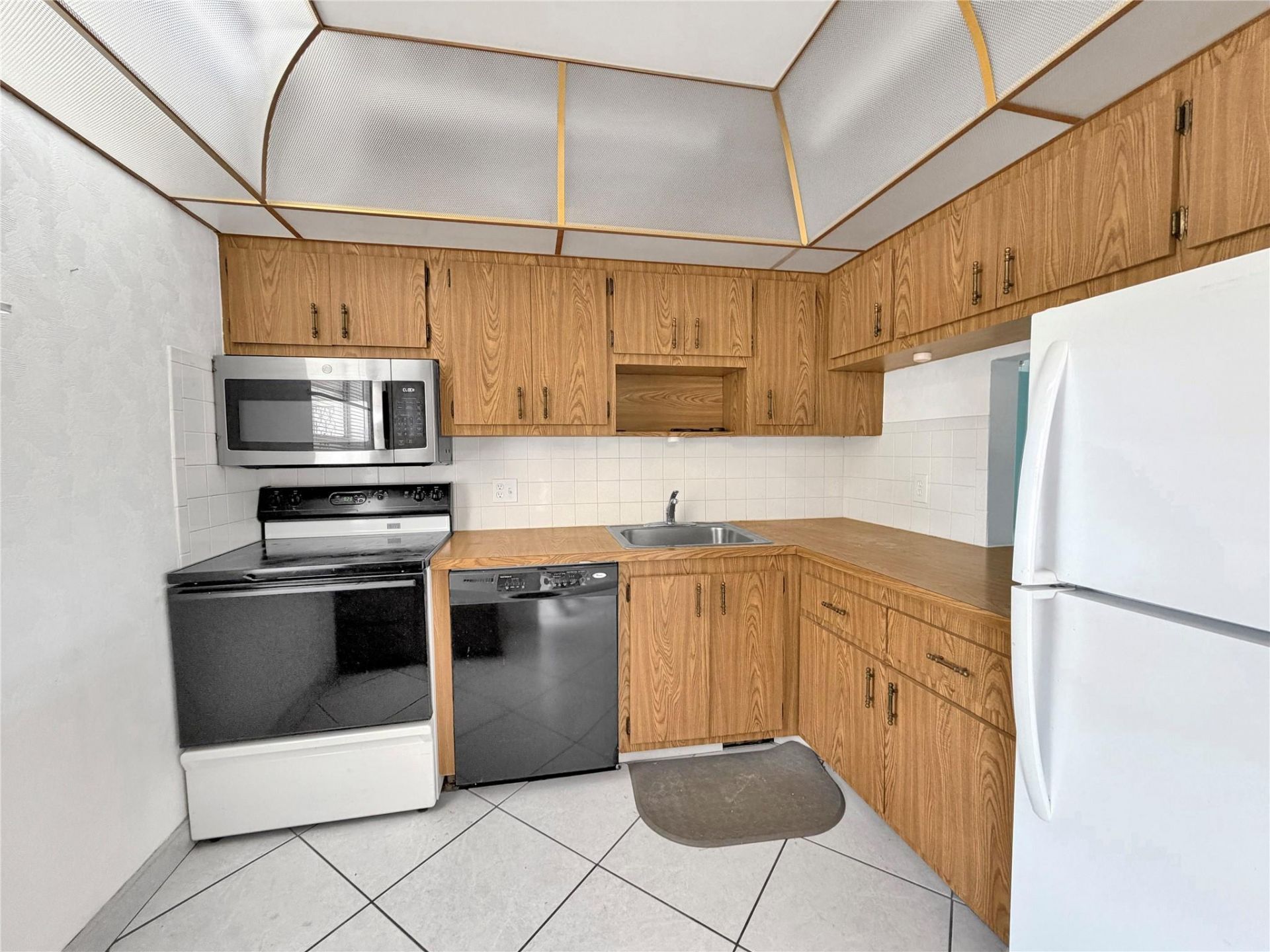 1035 Country Club Drive, Unit 407, Margate, FL 33063 Photo