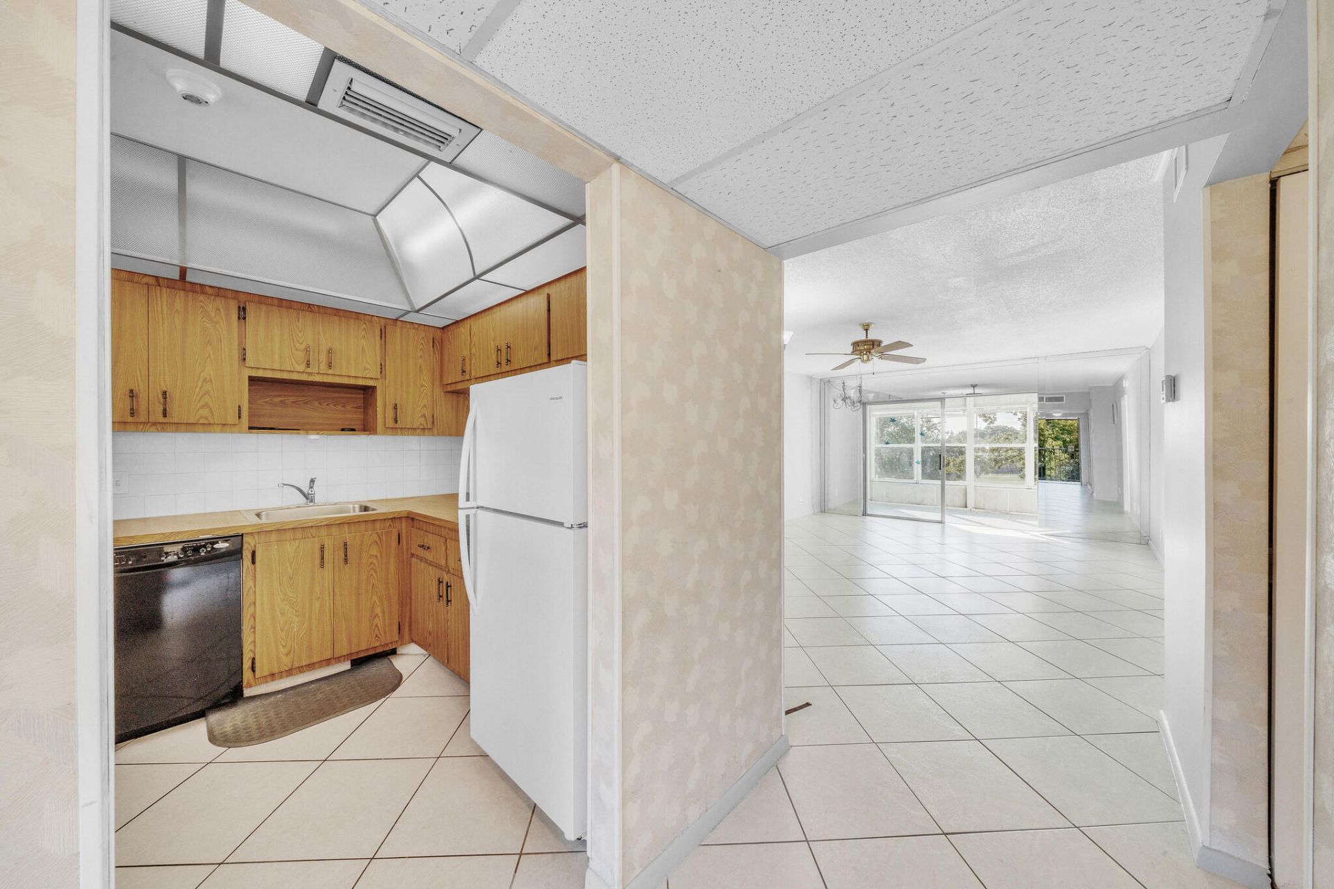 1035 Country Club Drive, Unit 407, Margate, FL 33063 Photo