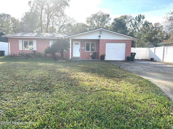 7660 PRAVER Drive E, Jacksonville, FL 32217