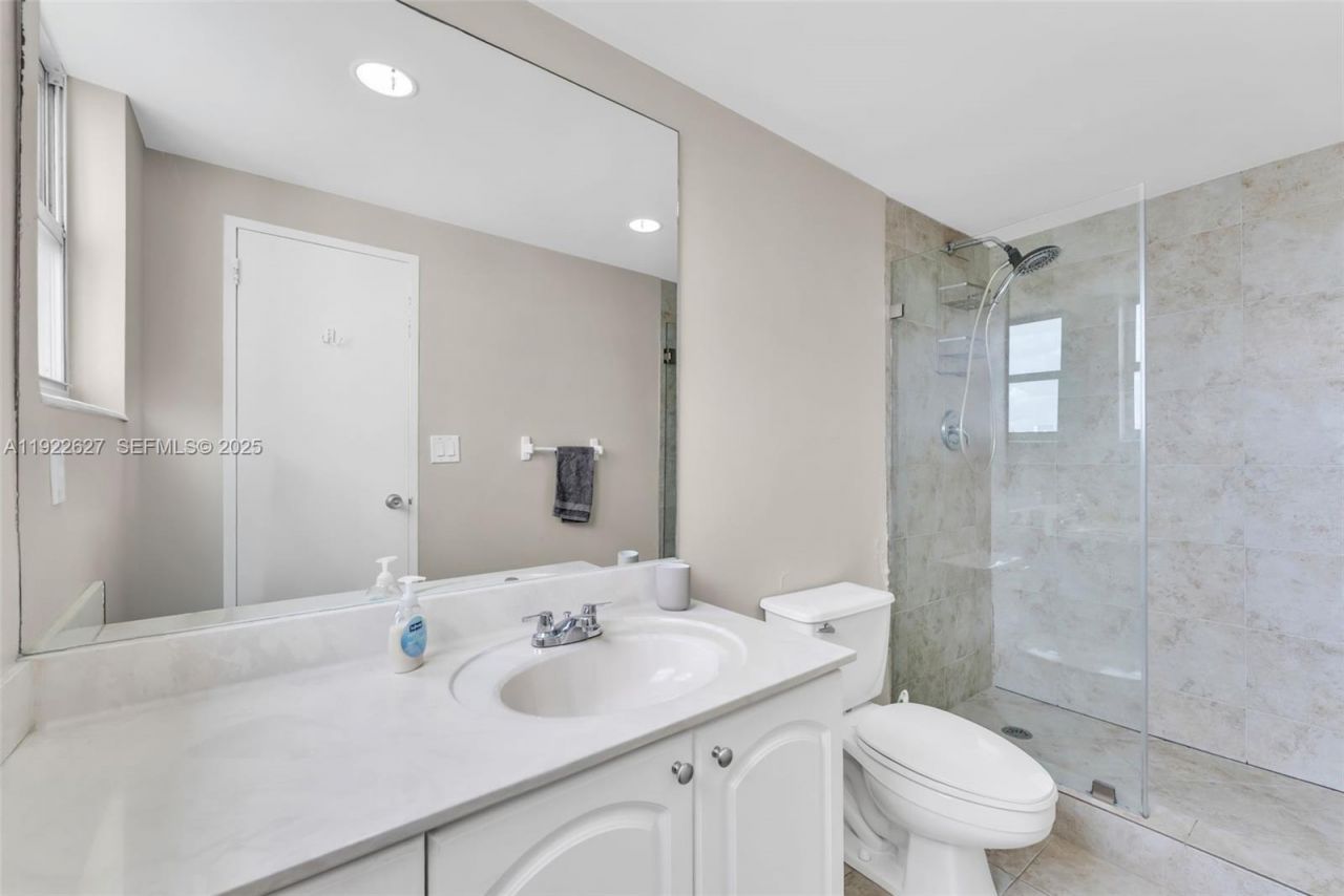 3801 S Ocean Dr, Unit 7V, Hollywood, FL 33019 Photo