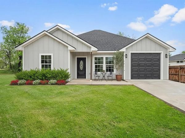 207 N Harrison Street, McGregor, TX 76657