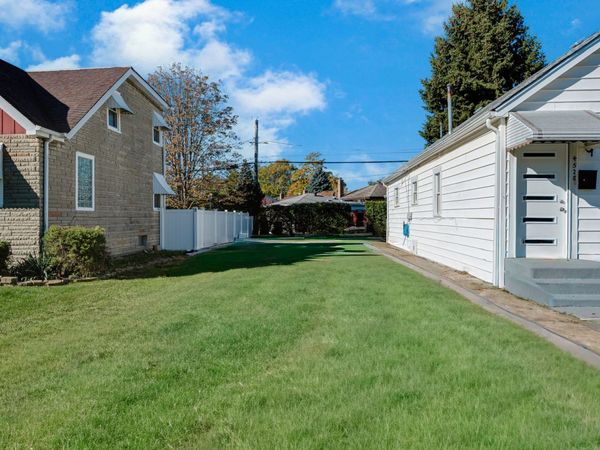 4520 N Narragansett Avenue, Harwood Heights, IL 60706