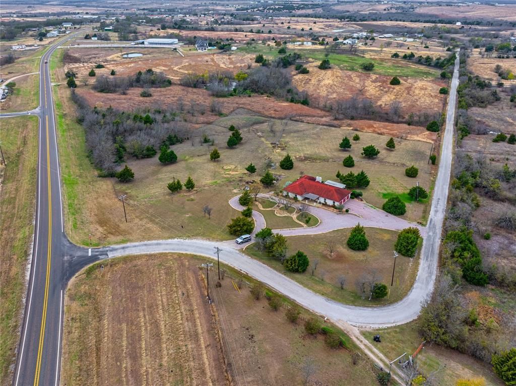 143 Mach Road, Ennis, TX 75119 Main Photo
