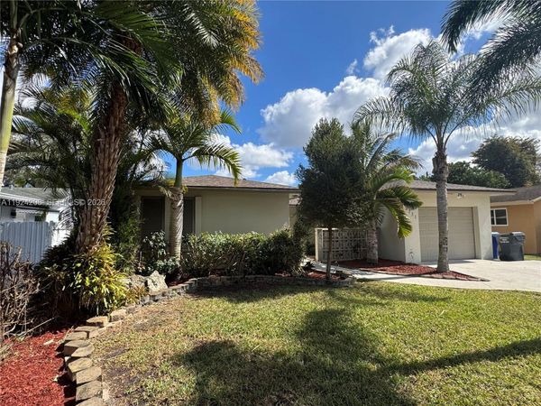 2731 N 72nd Way, Hollywood, FL 33024