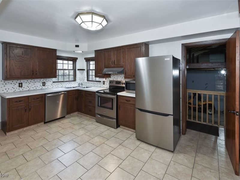 21775 Hillsdale Avenue, Cleveland, OH 44126 Photo 12