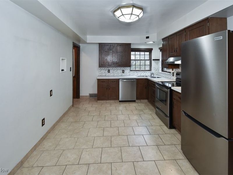 21775 Hillsdale Avenue, Cleveland, OH 44126 Photo 13