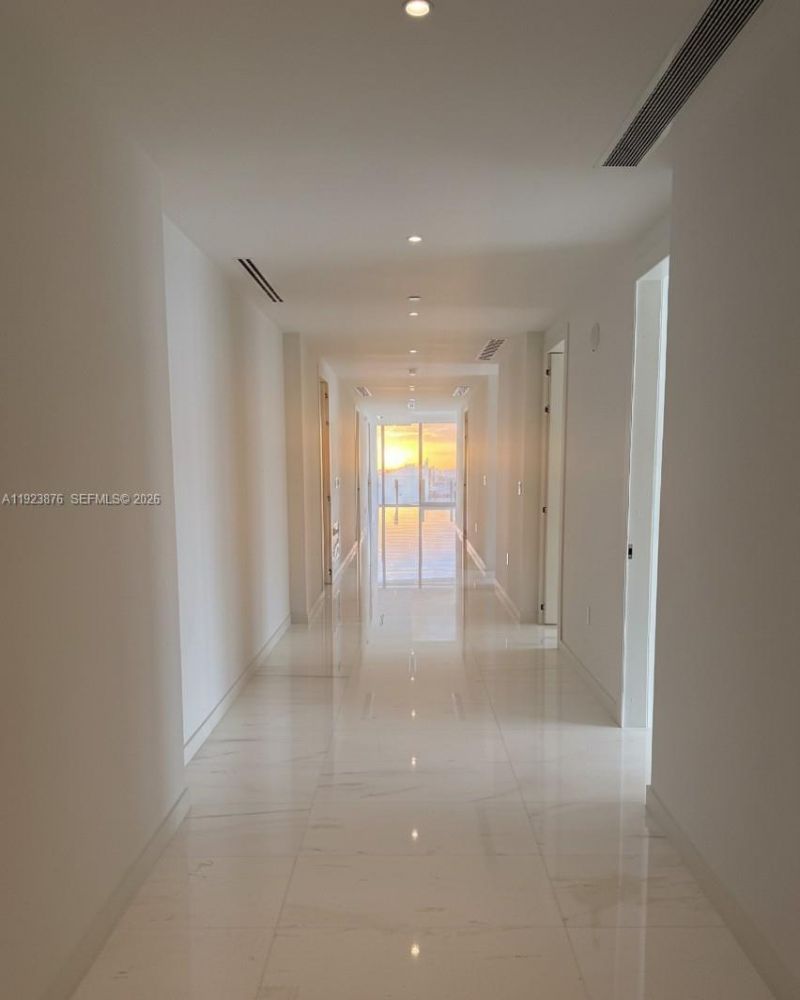 300 Biscayne Blvd Way, Unit 4201, Miami, FL 33131 Photo