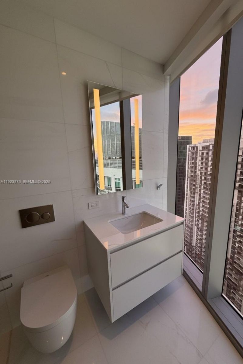 300 Biscayne Blvd Way, Unit 4201, Miami, FL 33131 Photo