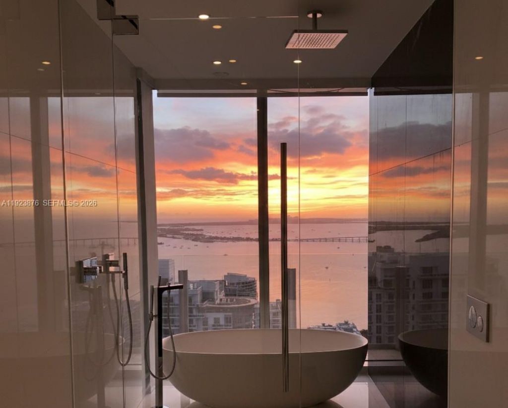 300 Biscayne Blvd Way, Unit 4201, Miami, FL 33131 Photo