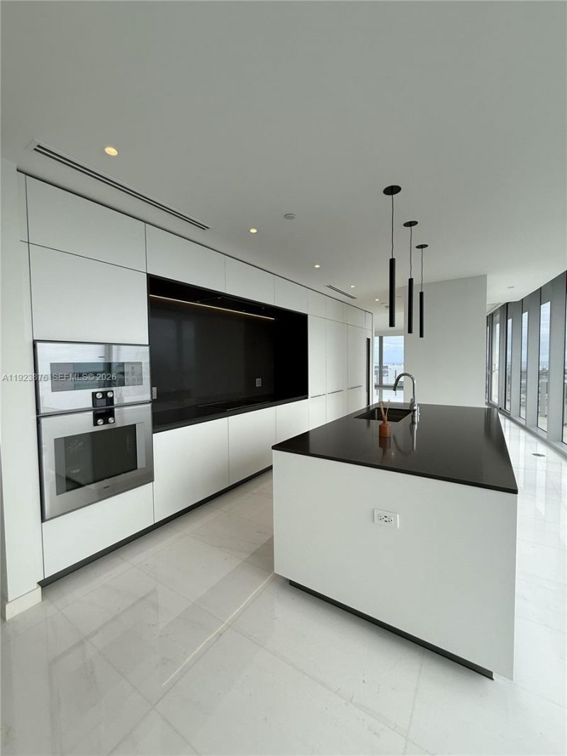 300 Biscayne Blvd Way, Unit 4201, Miami, FL 33131 Photo