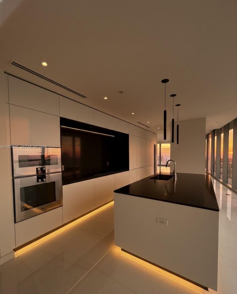 300 Biscayne Blvd Way, Unit 4201, Miami, FL 33131 Photo