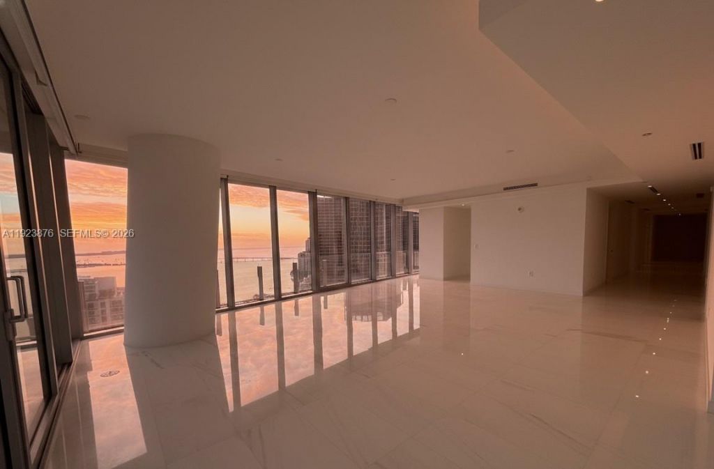 300 Biscayne Blvd Way, Unit 4201, Miami, FL 33131 Photo