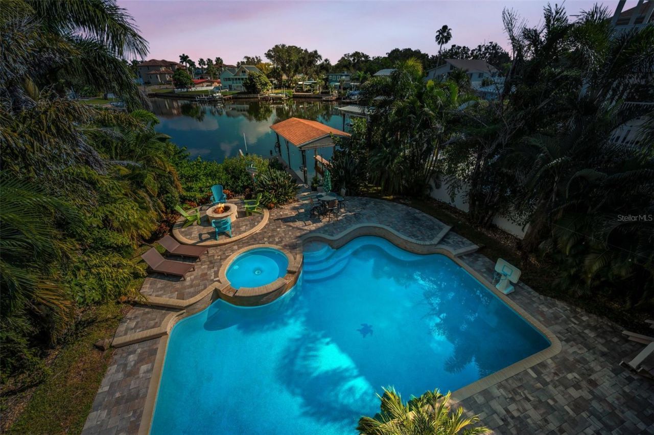 110 Carlyle Circle, Palm Harbor, FL 34683 Photo