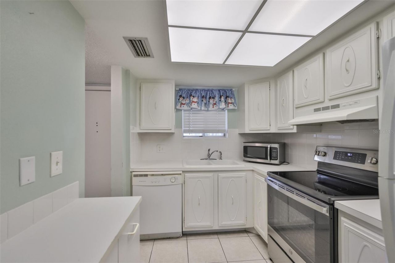 801 83rd Avenue N, Unit 118, Saint Petersburg, FL 33704 Photo