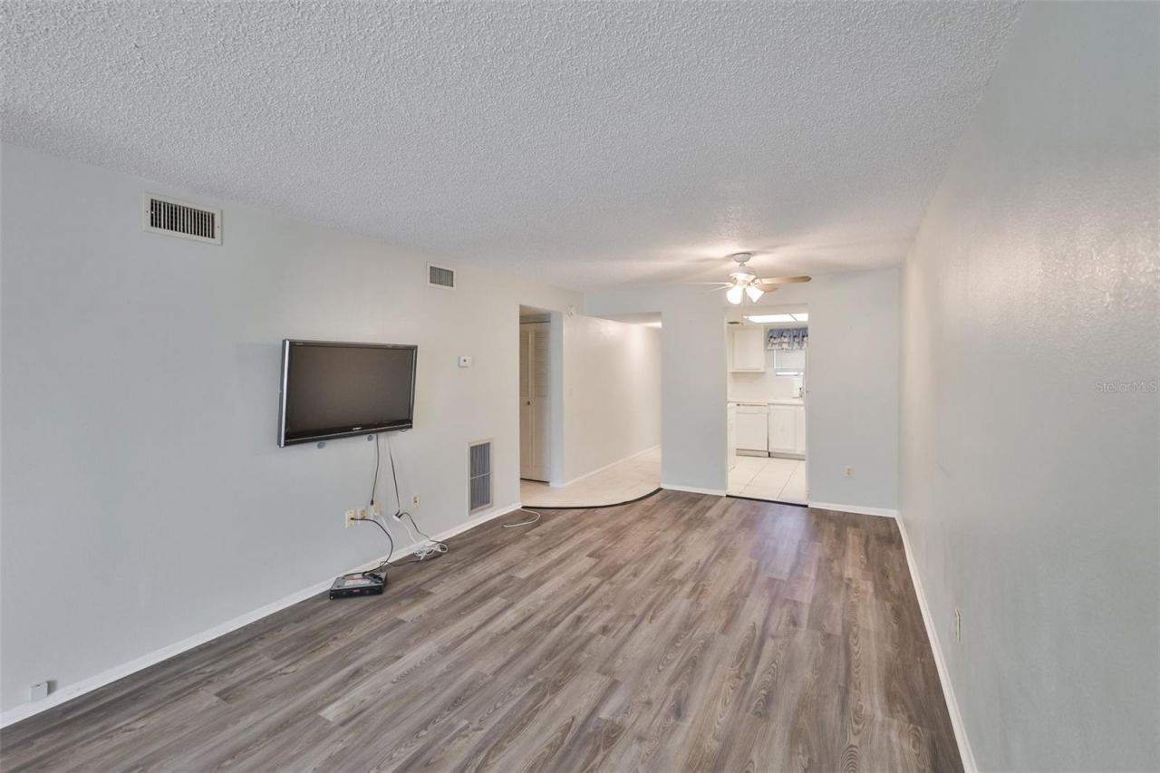 801 83rd Avenue N, Unit 118, Saint Petersburg, FL 33704 Photo