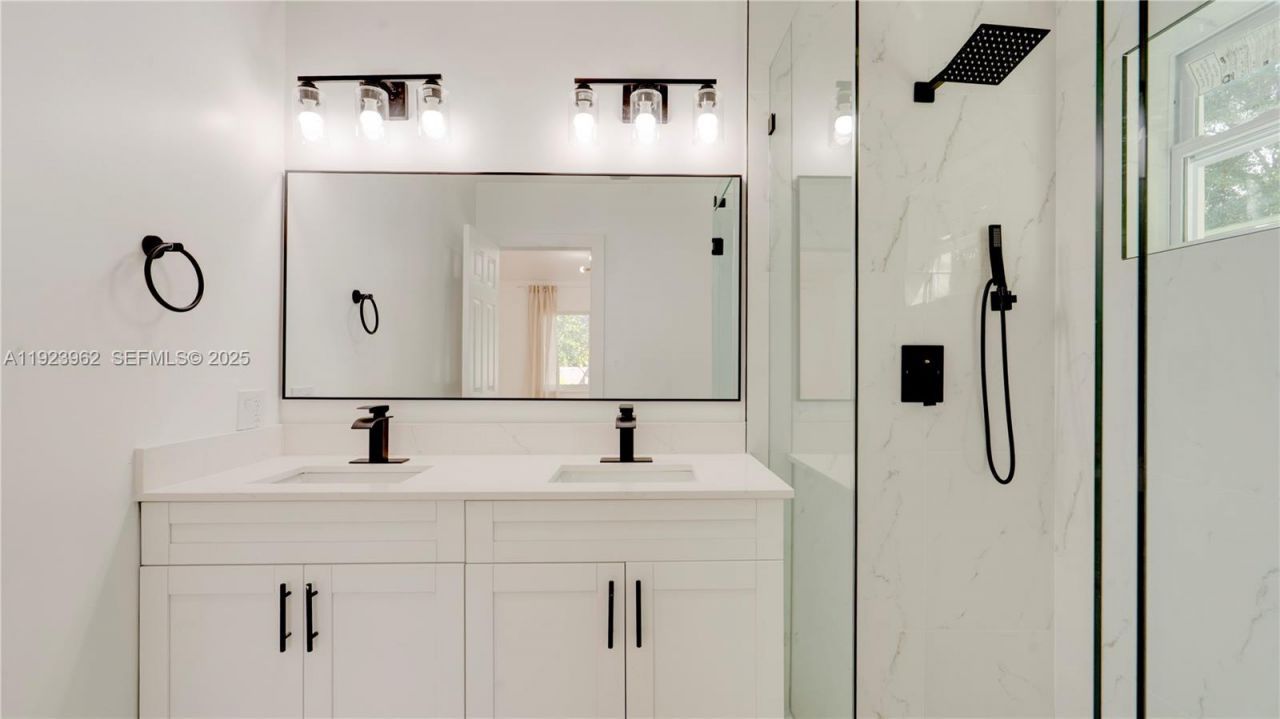 1230 NE 133rd St, North Miami, FL 33161 Photo