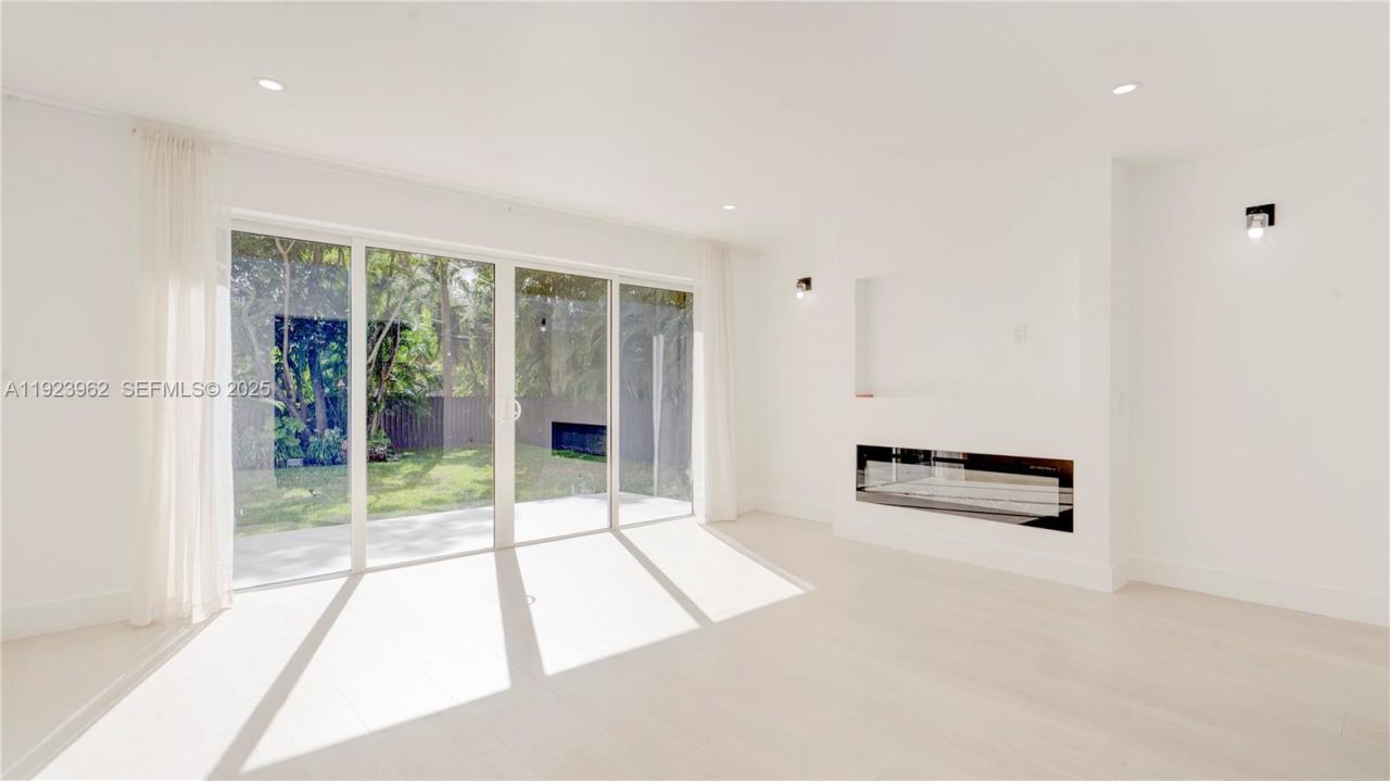 1230 NE 133rd St, North Miami, FL 33161 Photo