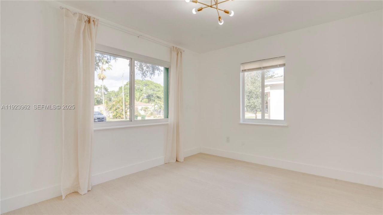 1230 NE 133rd St, North Miami, FL 33161 Photo