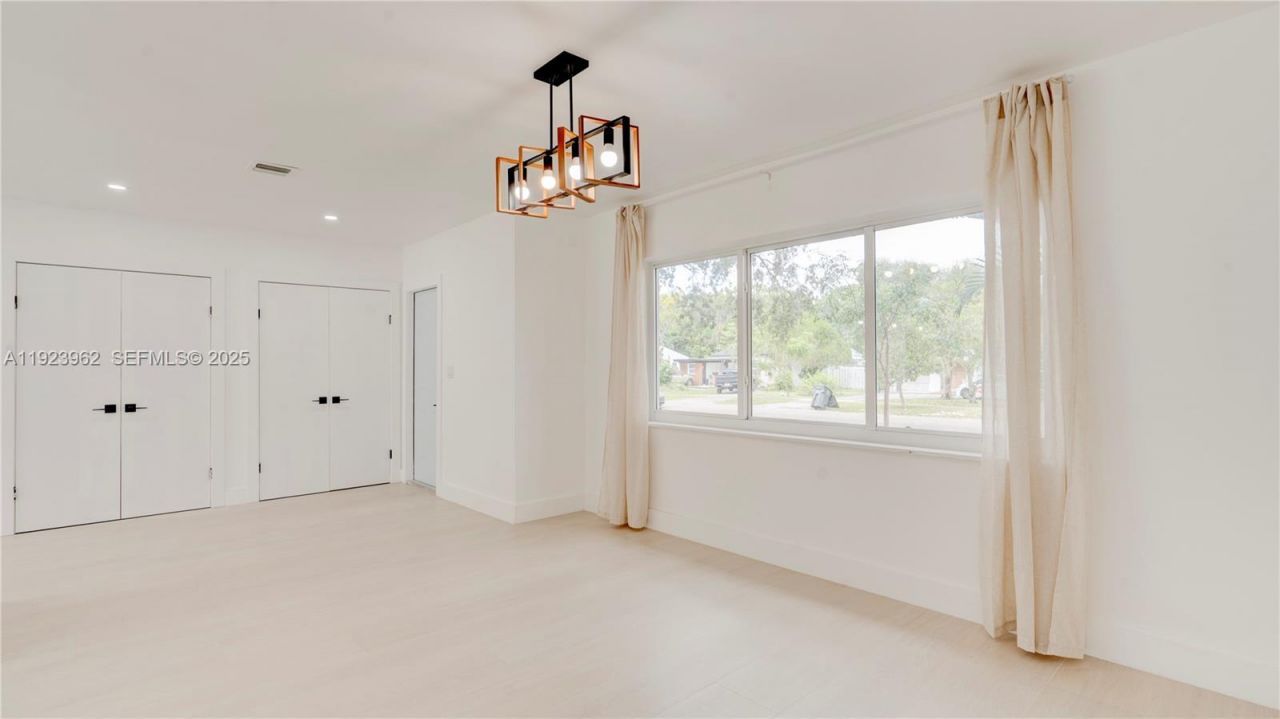 1230 NE 133rd St, North Miami, FL 33161 Photo